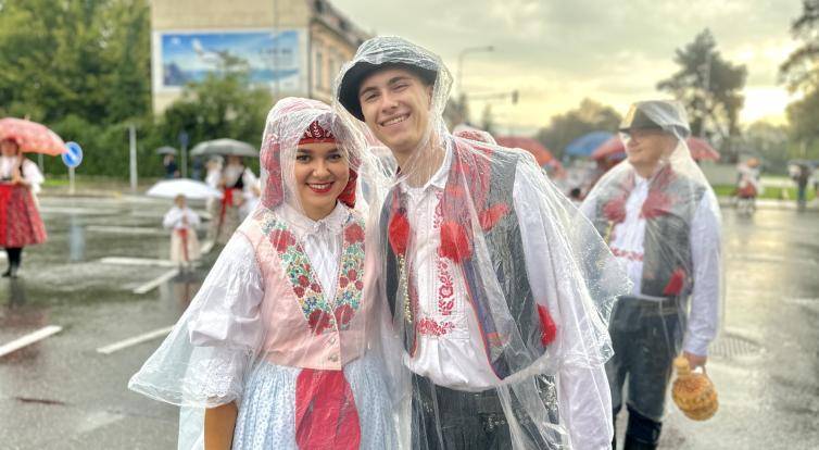 Slovácké slavnosti přilákaly i přes vrtkavost počasí tisíce návštěvníků