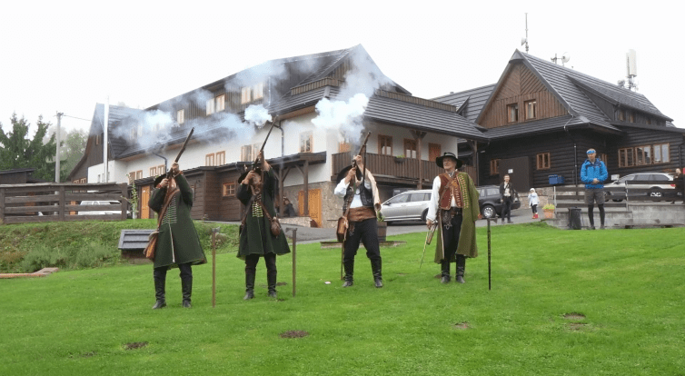 Folklorní soubory se představily na mezinárodním festivalu na Soláni