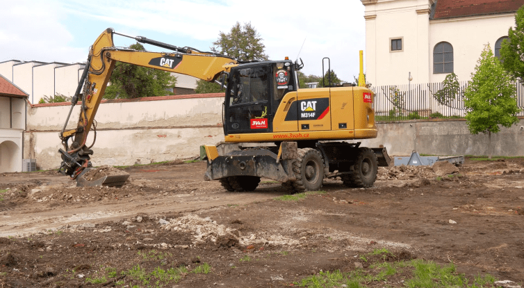 Po archeologickém průzkumu začala rekonstrukce zahrady Panského domu