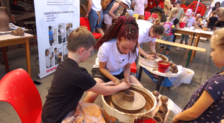 V areálu Kovozoo si lidé užili řemesla i umění