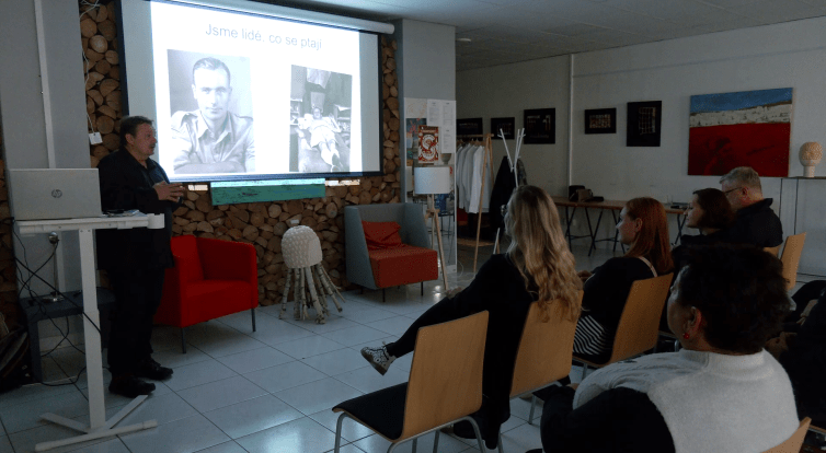 Cyklus Otevřená minulost přinesl besedu s Mikulášem Kroupou