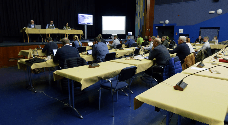 V kině Máj zasedalo mimořádně zastupitelstvo, hlavním bodem byl odpad