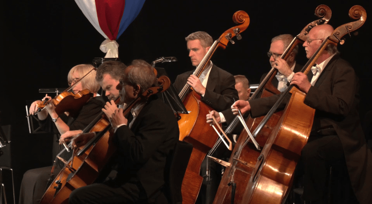 Otrokovice oslavily 107. výročí ČSR pietou i galavečerem. Osobností města se stal Marek Obdržálek