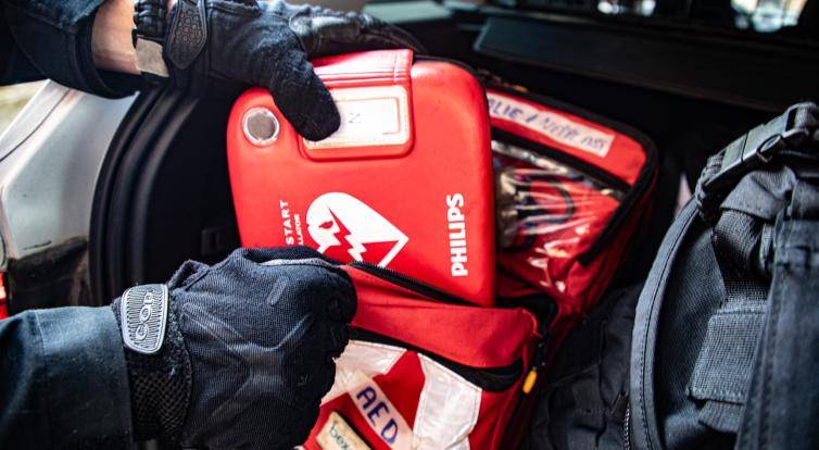 Policisté z Morkovic zachránili ženu v bezvědomí