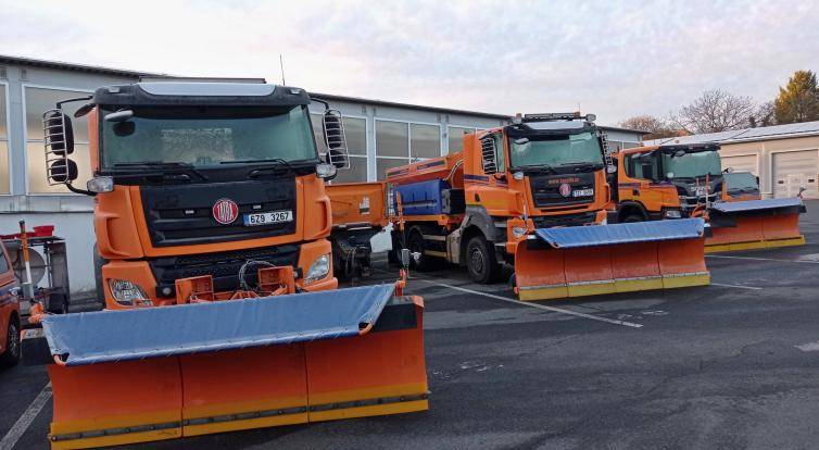 Sypače letos poprvé vyjely na silnice. Nejdříve na Vsetínsku, pak i v dalších okresech