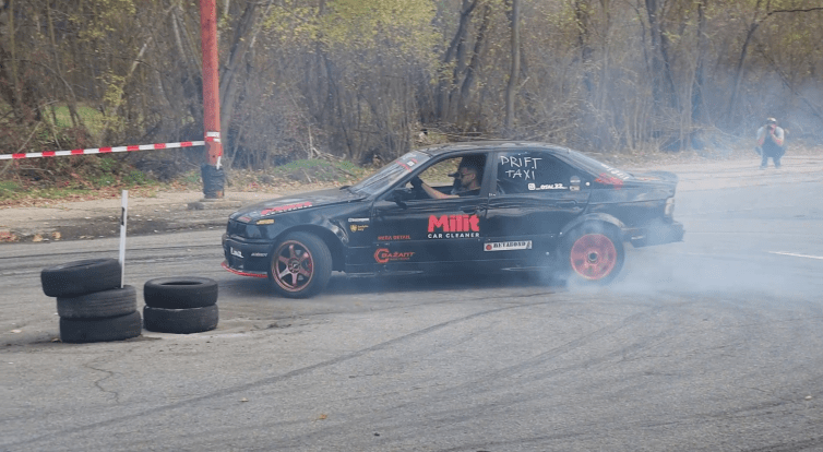 Milovníci aut přispěli na zakoupení vozu pro zdravotně postiženého chlapce