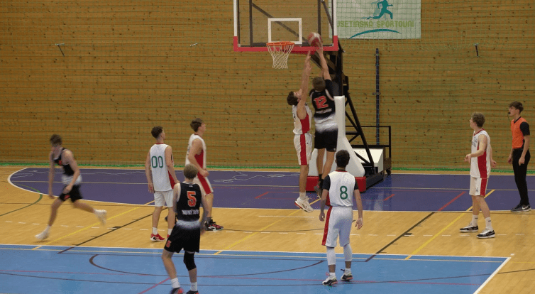 Devatenáctiletí basketbalisté porazili Nový Jičín 84:46