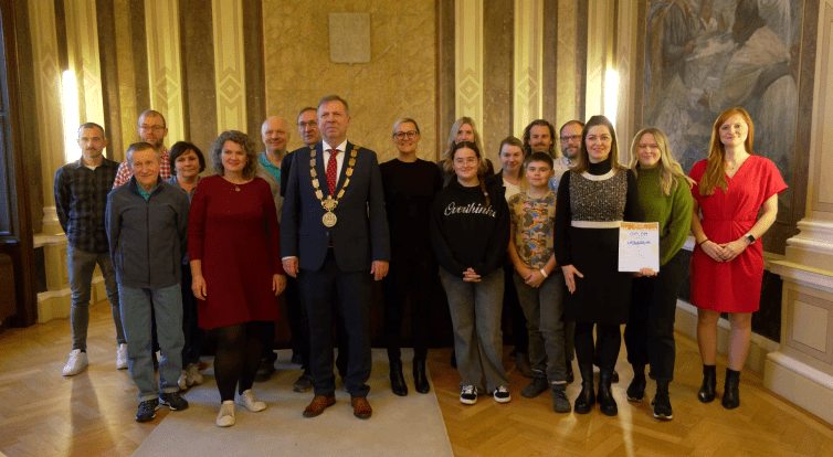 Účastníky podzimní výzvy 10 000 kroků přivítal na radnici starosta