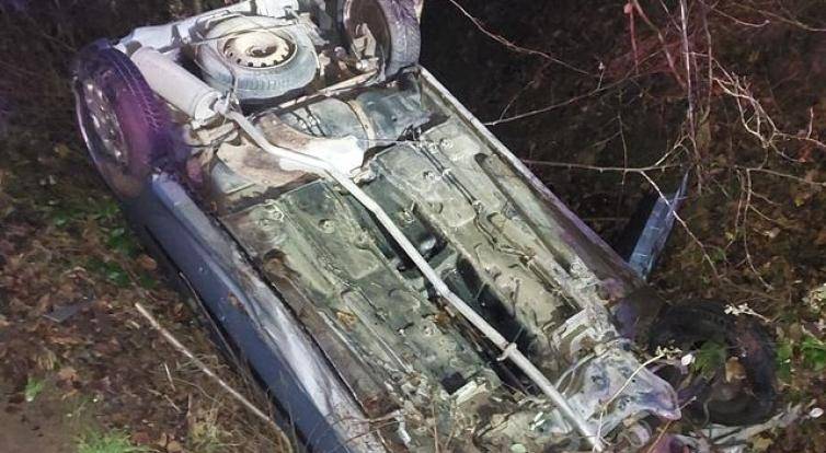 Opilý řidič havaroval na Vsetínsku do potoka. Nadýchal 2,4 promile