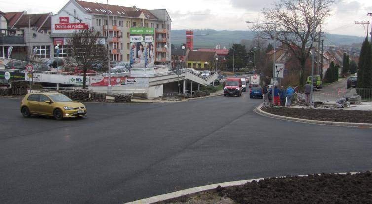 Frekventovaná ulice Horní Valy v Uherském Brodě je po rekonstrukci opět průjezdná