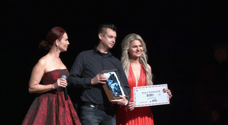 Vánoční benefice letos pomohla Vanessce a Vojtíškovi