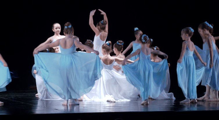 Taneční představení ZUŠky naladilo diváky na Vánoce 