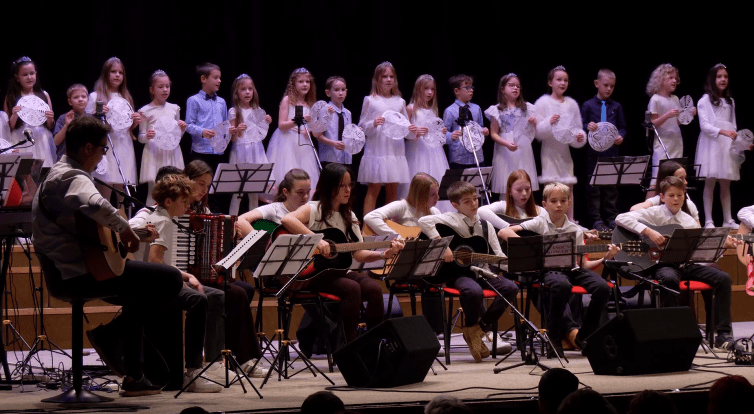 Žáci ZŠ Pod Vinohrady vyzpívali zlínské zoo rekordních 85 000 korun