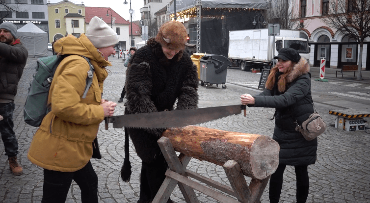 Vánoční náměstí v Uherském Brodě navštívili také čerti