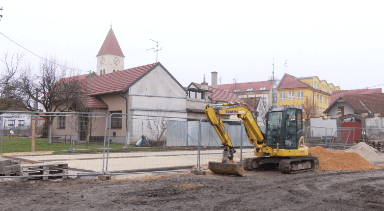 Nová náves začne obyvatelům sloužit nejpozději v srpnu