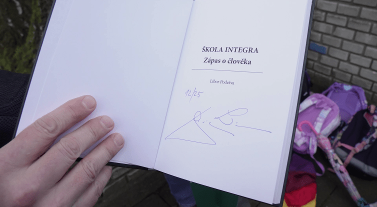 Základní škola Integra pokřtila knihu