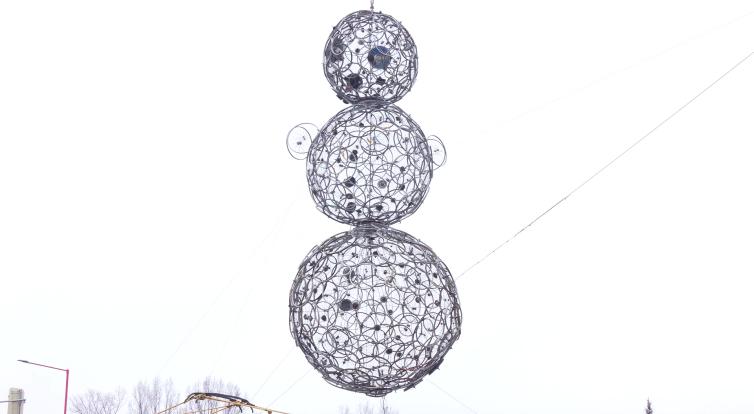 Unikátní betlém a sněhulák z ráfků jsou zimními dominantami Kovozoo