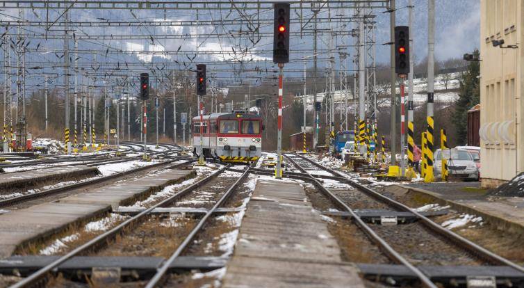 Výluka na trati Vsetín – Horní Lideč – Střelná potrvá téměř rok. Dopravu zajistí autobusy