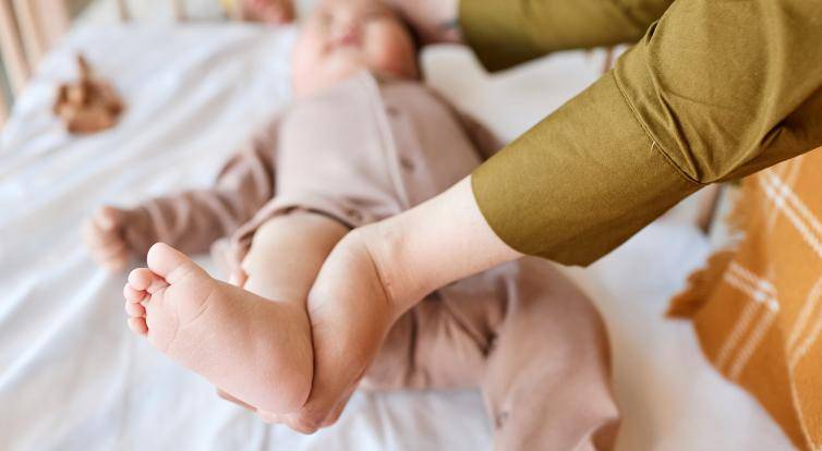 Maminkám v šestinedělí pomohou na Kroměřížsku porodní asistentky