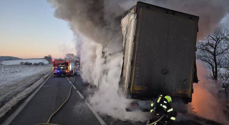 Provoz u Krhové na Vsetínsku zkomplikoval požár nákladního automobilu