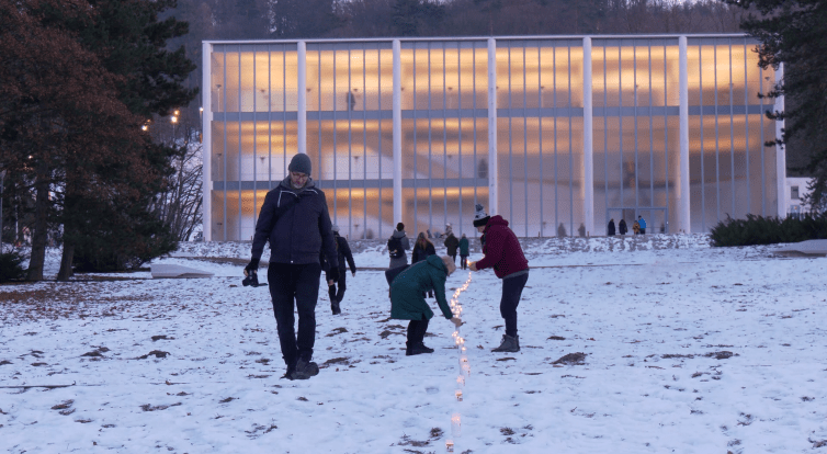 Stovky svíček na Gahurově prospektu uctily památku Jana Palacha