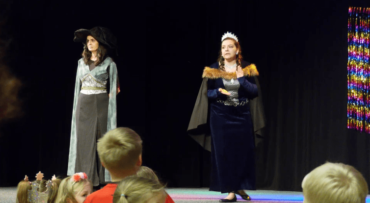 Pohádkový karneval v Otrokovicích pobavil stovku dětí 