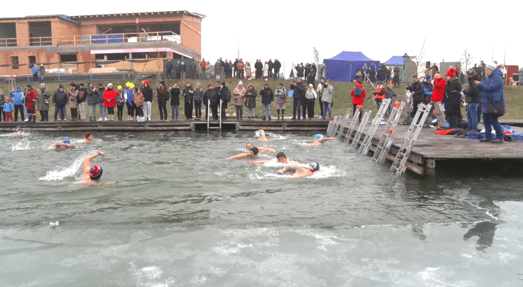 Zimní triatlon ovládli domácí závodníci