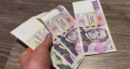 Podvodník z důvěřivé ženy vylákal přes tři sta tisíc korun. Chtěla investovat do bitcoinů