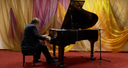 Géniové světové hudby v klavírních proměnách Jiřího Pazoura zněli v ZUŠ