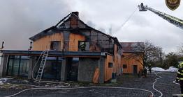 Ve Zlíně-Přílukách hořel velký rekreační objekt. Škody přesáhnou 20 milionů korun
