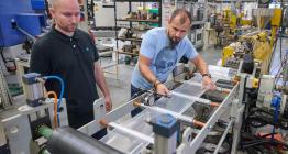 Vědci ze Zlína vyvíjí nové polymerní materiály. Díky nim budou letadla bezpečnější