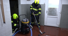Profesionální hasiči získali od Uherského Hradiště speciální vysavač