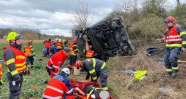 Tragédie na Kroměřížsku: řidič osobního vozidla nepřežil srážku s kamionem