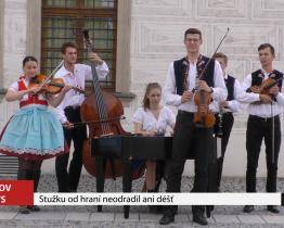 Stužku od hraní neodradil ani déšť