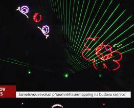 Sametovou revoluci připomněl videomapping na budovu radnice