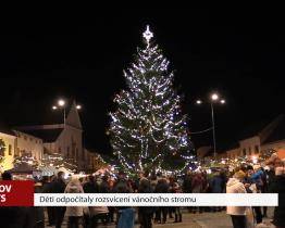 Děti v Kyjově odpočítaly rozsvíceni vánočního stromu