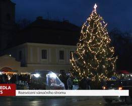 V Napajedlích rozsvítili vánoční strom 