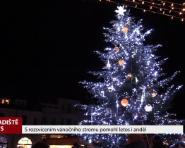 S rozsvícením vánočního stromu letos pomohl i anděl