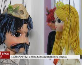 Foyer Knihovny Františka Kožíka zdobí loutky a krajinky
