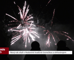 Nový rok vítali v Hodoníně tradičně česnečkou a ohňostrojem