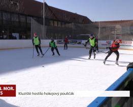 Kluziště ve Veselí hostilo hokejový pouličák