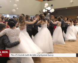 Ples ZŠ Hutník ladil do bílé a tyrkysové barvy