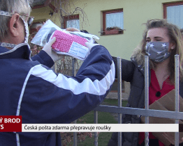 Česká pošta přepravuje roušky zdarma