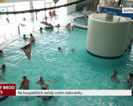 Na koupalištích začaly vodní radovánky