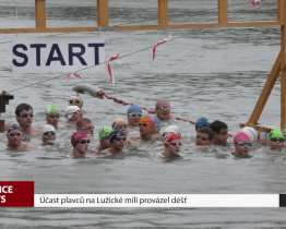 Účast plavců na Lužické míli provázel déšť