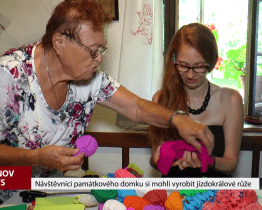 Návštěvníci památkového domku si mohli vyrobit jízdokrálové růže