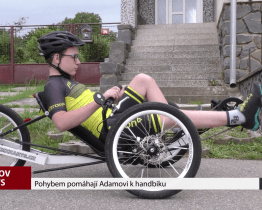 Pohybem pomáhají Adamovi k handbiku