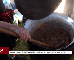 Na Lidovém domě mohli lidé ochutnat různé varianty guláše