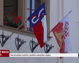 Na brodské radnici zavlála sokolská vlajka