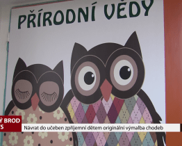 Návrat do učeben dětem zpříjemní originální výmalba chodeb